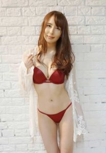 Jessica-Kizaki-Bra