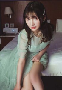 Karen-Yuzuriha-earring