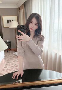 Karen-Yuzuriha-mirror