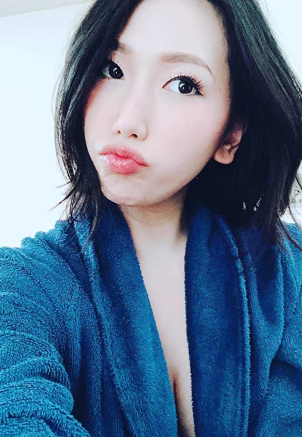 Ai Sayama นางเอก AV สาวสวย เสียงหวาน ร้องจนหลง
