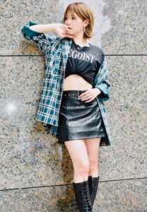 Aoi-shirosaki-leather-suit