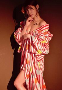 Aoi-shirosaki-mantle