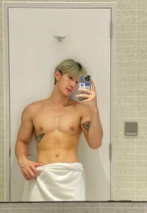 Sittinai-Somroop-mirror