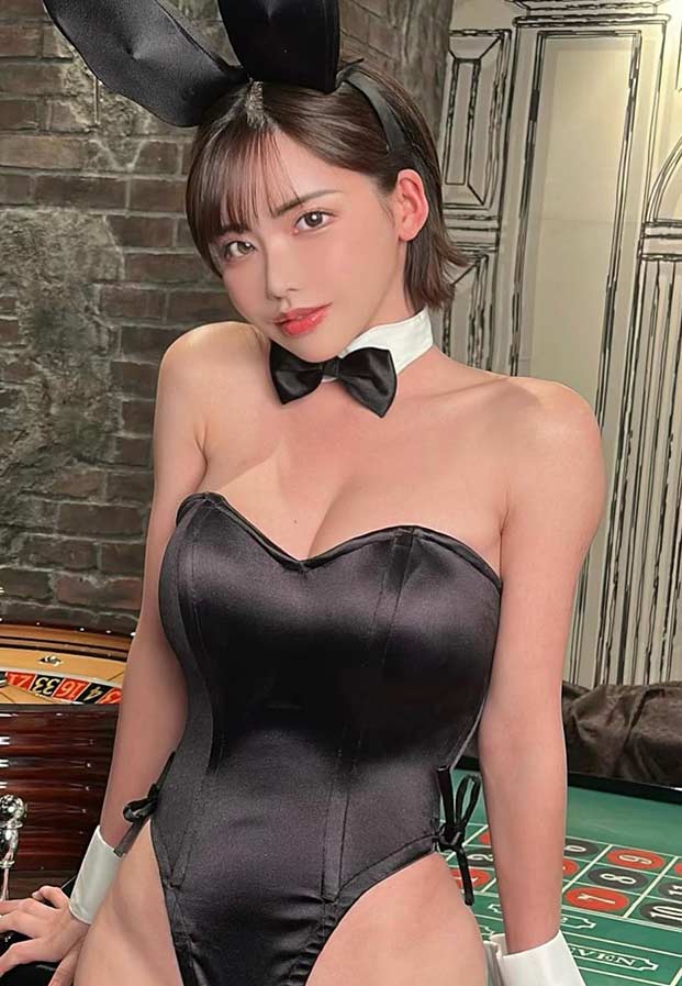 Eimi Fukada ดาราสาวเจ้าเสน่ห์ นางเอกเอวีสุดฮอต