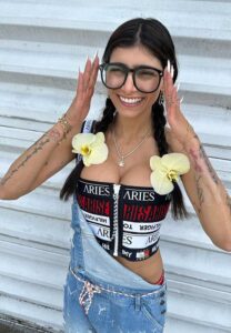 Mia-Khalifa-flower