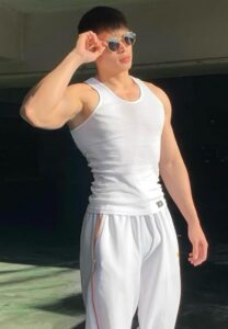 Hawkin-Madrid-ใส่แว่น