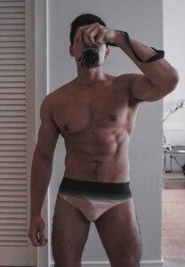 นิค-อรรถพล-ถือกล้อง