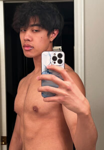 Jay-Sinchonut-ถอดเสื้อ