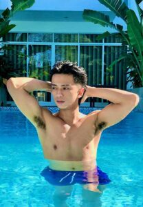 Kyle-Villamar-เล่นน้ำ