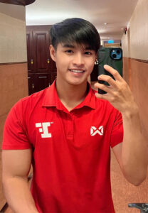 เอิร์ธ-เสื้อแดง เอิร์ธ-เสื้อแดง