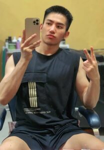 บอส-เตธกร-เสื้อกล้ามดำ