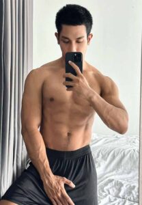 บู๊ลิ้ม-ณัฐวุฒิ-ถอดเสื้อ