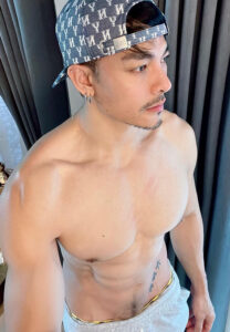 เคน-อุดมศักดิ์-ใส่หมวก