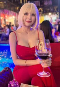 เมญา-ธนกานต-ชุดแซ่บ