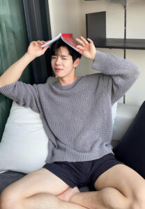 Yi-Gao-เสื้อเทา