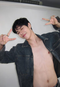 Yi-Gao-โชว์กล้าม