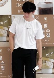 Krit-Sarankrit-เสื้อยืดขาว