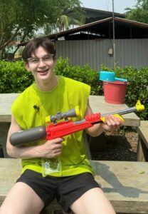 New-natthanon-เล่นน้ำ