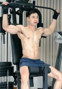 Jiraphong-เข้ายิม