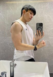 Ritz-Charoensapyanan-โชว์กล้าม