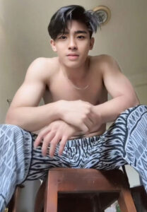 เจ-ไม่เล็กนะครับ-หน้าหล่อมาก