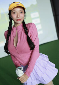 Muayly-Nucha-ตีกอล์ฟ