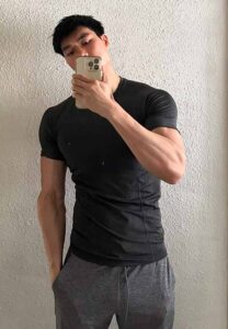 Aiden-Jin-Ng-เสื้อยืดดำ