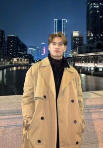 Wuyin-เสื้อครีม