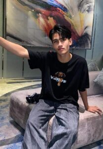 Wuyin-เสื้อยืดดำ