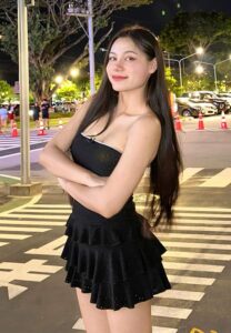 Sher-Mile-กอดอก