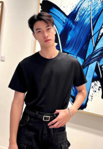 Jade-เสื้อดำ