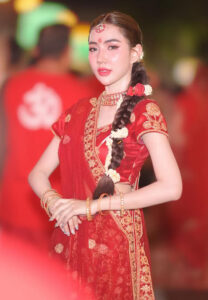 Ratthithong-Aomsin-สาวแขก