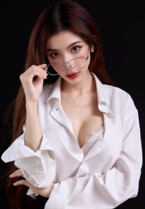 Natcha-Chaiprapa-เสื้อเชิ้ตขาว--Av