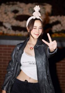 Ponjuree-สองนิ้ว