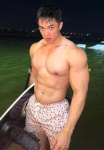 Kantawid Minwong-ถอดเสื้อ