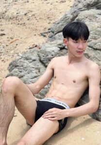 Hliw-Kuntapong-Panate-กางเกงดำ