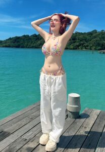 Phakthanika-สาวแว่น