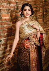 อร-ชุ-ดา สวยสง่า อร-ชุ-ดา สวยสง่า