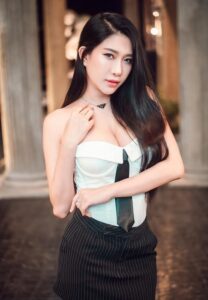 อร-ชุ-ดา หุ่นแซ่บ