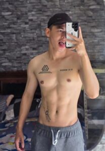 Arm-Mer-Arm-แลบลิ้น