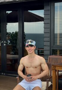 Keng Atthachai-018-Radiant