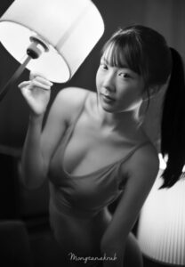 Momy Lin-014-Attractive