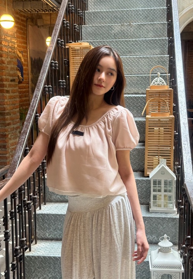 มิ้ม รัตนวดี ลุคเสื้อชมพูหวาน