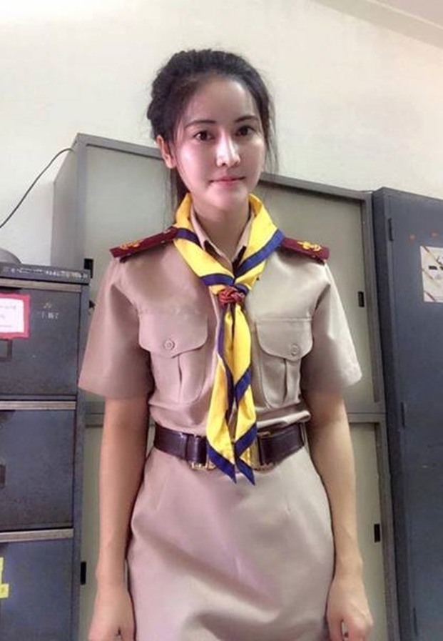 บลู จิรารัตน์ ในชุดครูฝึกสอน จุดเริ่มต้นฉายา ครูบลู ที่กลายเป็นไวรัล