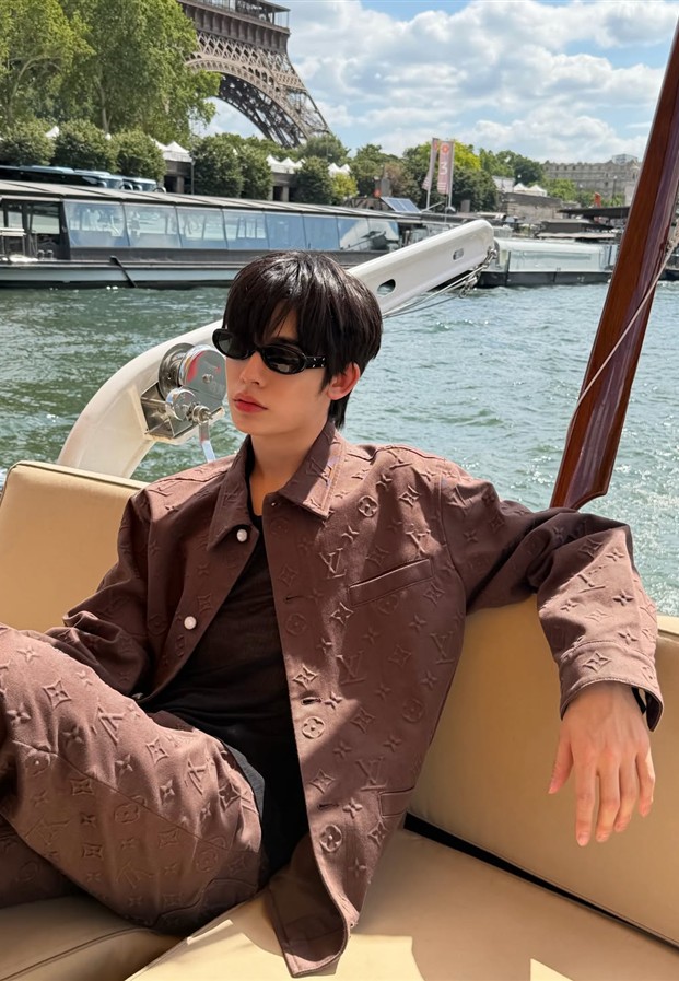 ป๋อ ศุภการ ถ่ายภาพไลฟ์สไตล์ระหว่างท่องเที่ยวปารีส